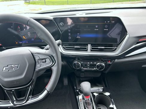 New 2025 Chevrolet Trax RS w/ Sunroof Package image 12