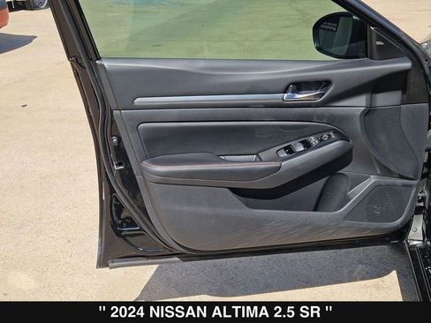 Used 2024 Nissan Altima 2.5 SR w/ SR Premium Package image 14