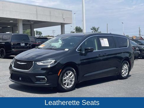 Certified 2023 Chrysler Pacifica Touring-L FWD image 5