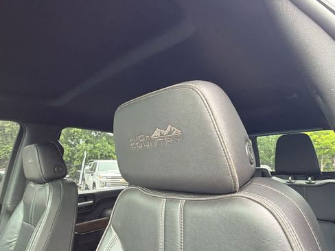 Used 2022 Chevrolet Silverado 2500 High Country w/ Technology Package AWD/4WD image 11