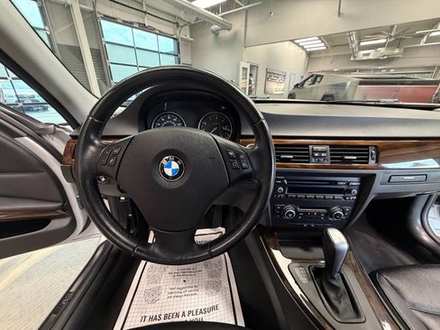 Used 2011 BMW 328i xDrive Sedan AWD/4WD image 11