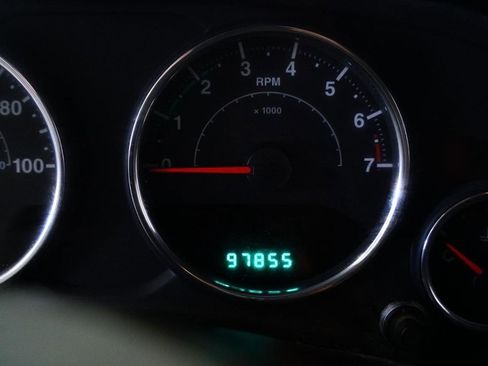 Used 2013 Jeep Wrangler Unlimited Sahara image 19