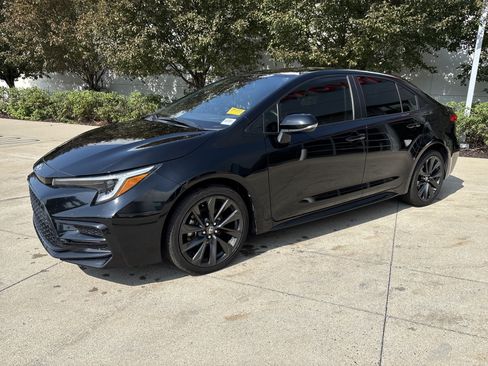 Used 2024 Toyota Corolla SE FWD image 3