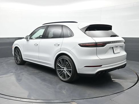 Certified 2021 Porsche Cayenne Turbo AWD/4WD image 3