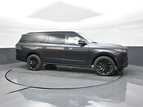 New 2025 Lincoln Navigator L Reserve w/ Jet Appearance Package image 4