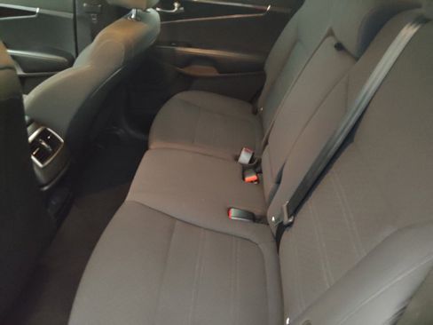 Used 2019 Kia Sorento L FWD image 18