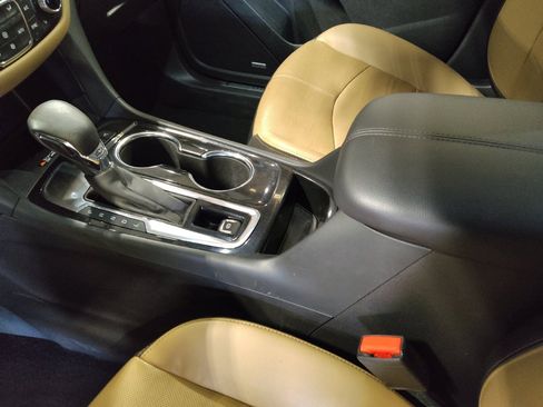 Used 2022 Chevrolet Equinox Premier FWD image 26