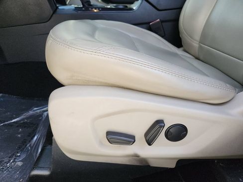 Used 2019 Ford Explorer XLT w/ Equipment Group 202A FWD image 20