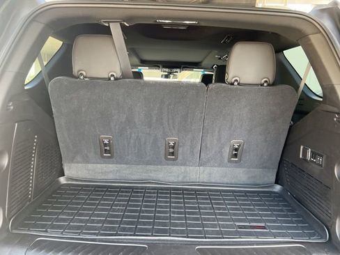 Used 2021 GMC Yukon SLT w/ SLT Luxury Plus Package image 4