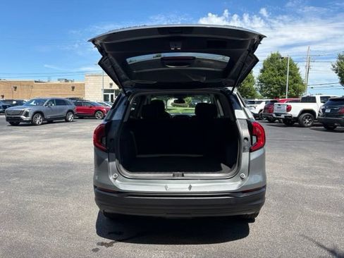 Used 2023 GMC Terrain SLE w/ Driver Convenience Package AWD/4WD image 7