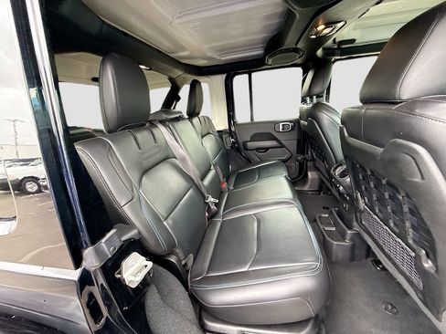 Used 2023 Jeep Wrangler Unlimited Rubicon 4xe w/ Cold Weather Group AWD/4WD image 32