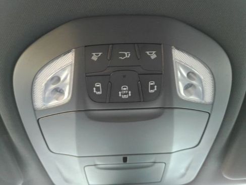 Used 2026 Chrysler Pacifica Select image 51