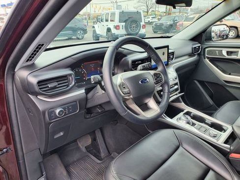 Used 2022 Ford Explorer XLT w/ Equipment Group 202A image 10