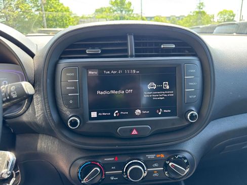 Used 2025 Kia Soul LX w/ LX Technology Package image 20