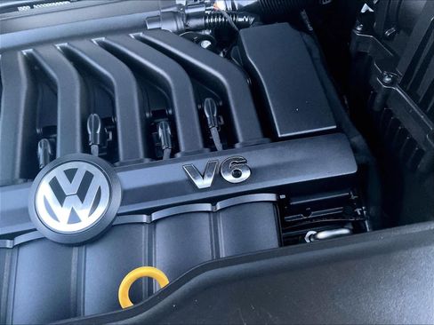 Certified 2022 Volkswagen Atlas Cross Sport SE image 34