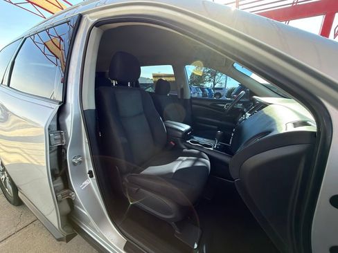 Used 2020 Nissan Pathfinder S FWD image 32