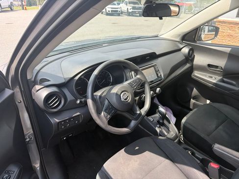 Used 2024 Nissan Kicks S FWD image 4