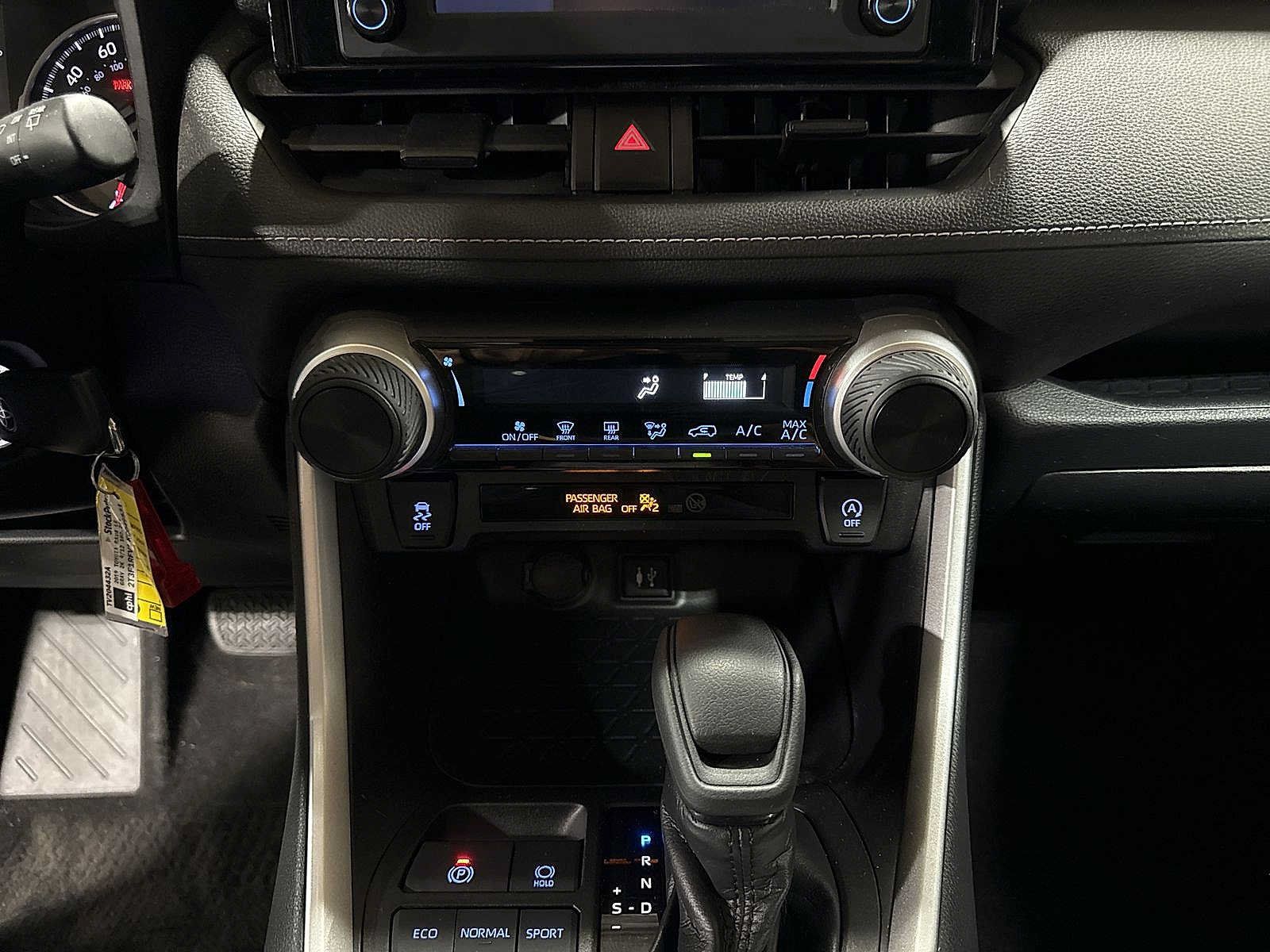 Used 2019 Toyota RAV4 LE AWD/4WD image 21