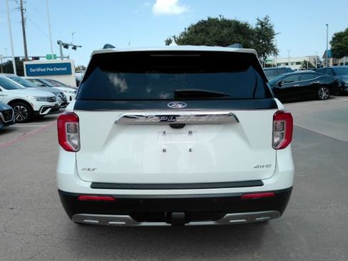 Used 2021 Ford Explorer XLT w/ Equipment Group 202A AWD/4WD image 10