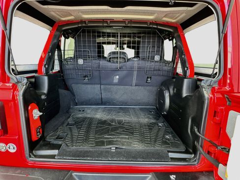 Used 2021 Jeep Wrangler Unlimited Rubicon AWD/4WD image 18