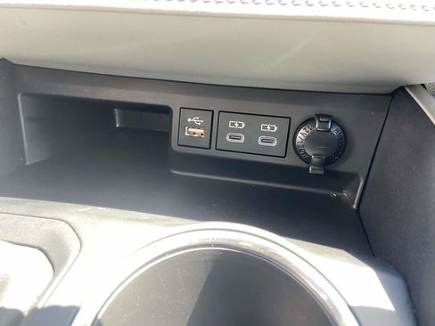 Used 2025 Toyota Highlander XLE AWD/4WD image 28