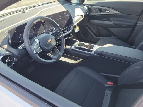 New 2026 Chevrolet Equinox EV LT image 3