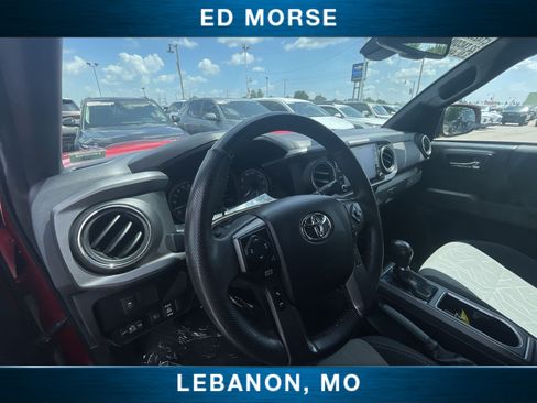 Used 2022 Toyota Tacoma TRD Off-Road AWD/4WD image 10