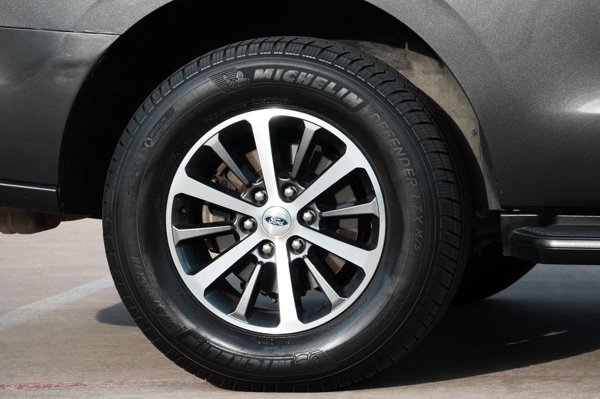 Used 2018 Ford Expedition XLT w/ Equipment Group 201A RWD image 29