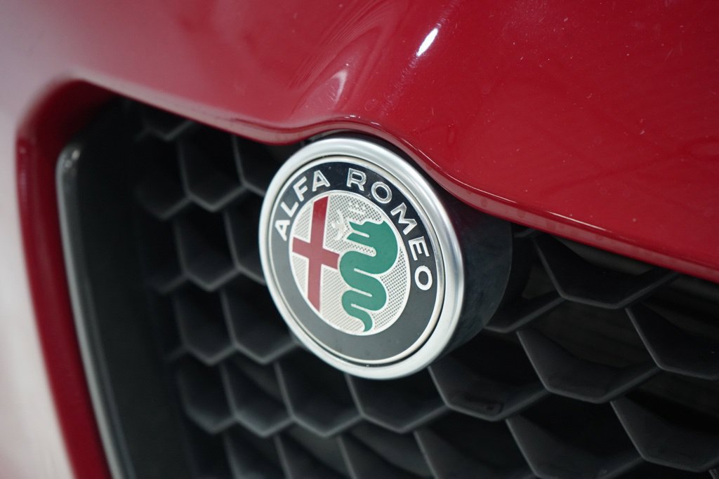 Used 2022 Alfa Romeo Giulia Veloce RWD image 9