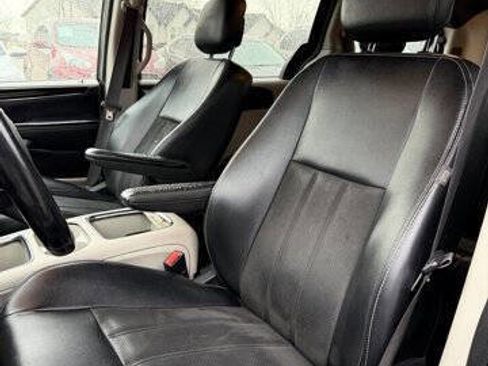 Used 2019 Dodge Grand Caravan SXT image 13