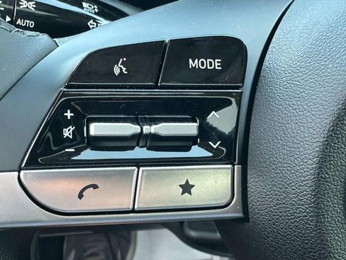 New 2025 Hyundai Elantra Limited image 12