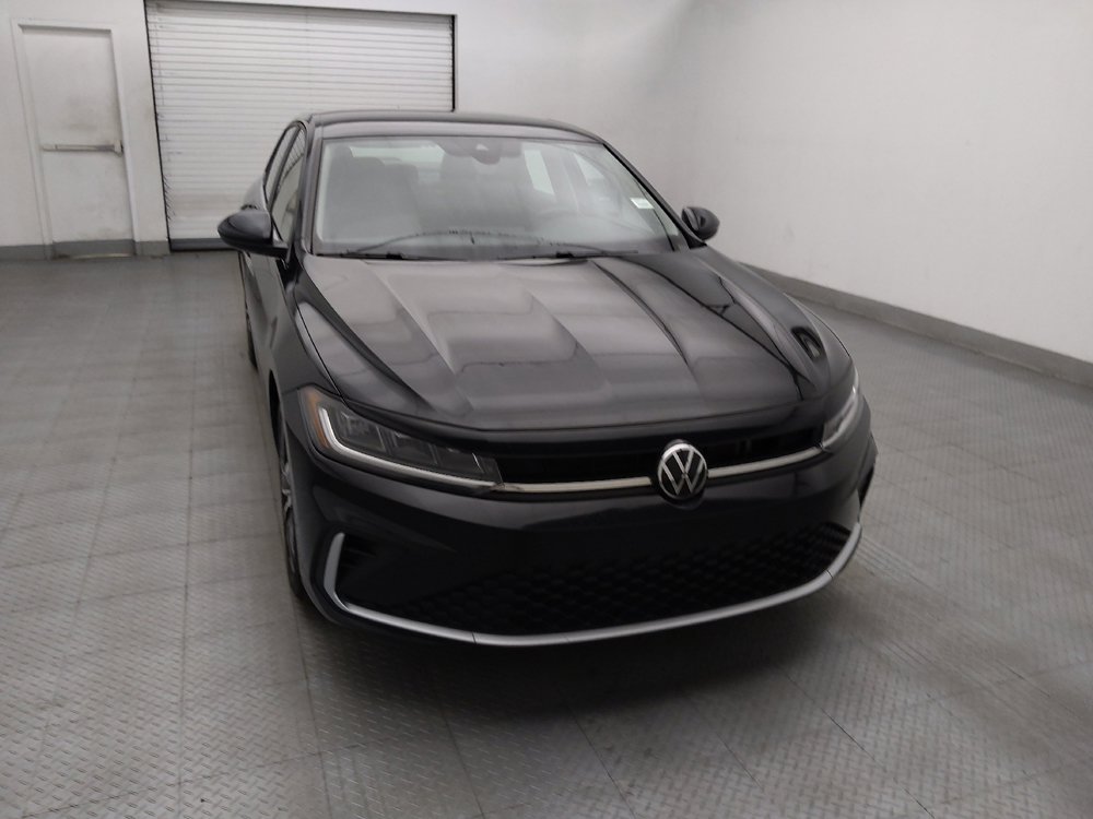 Used 2025 Volkswagen Jetta SE FWD image 14