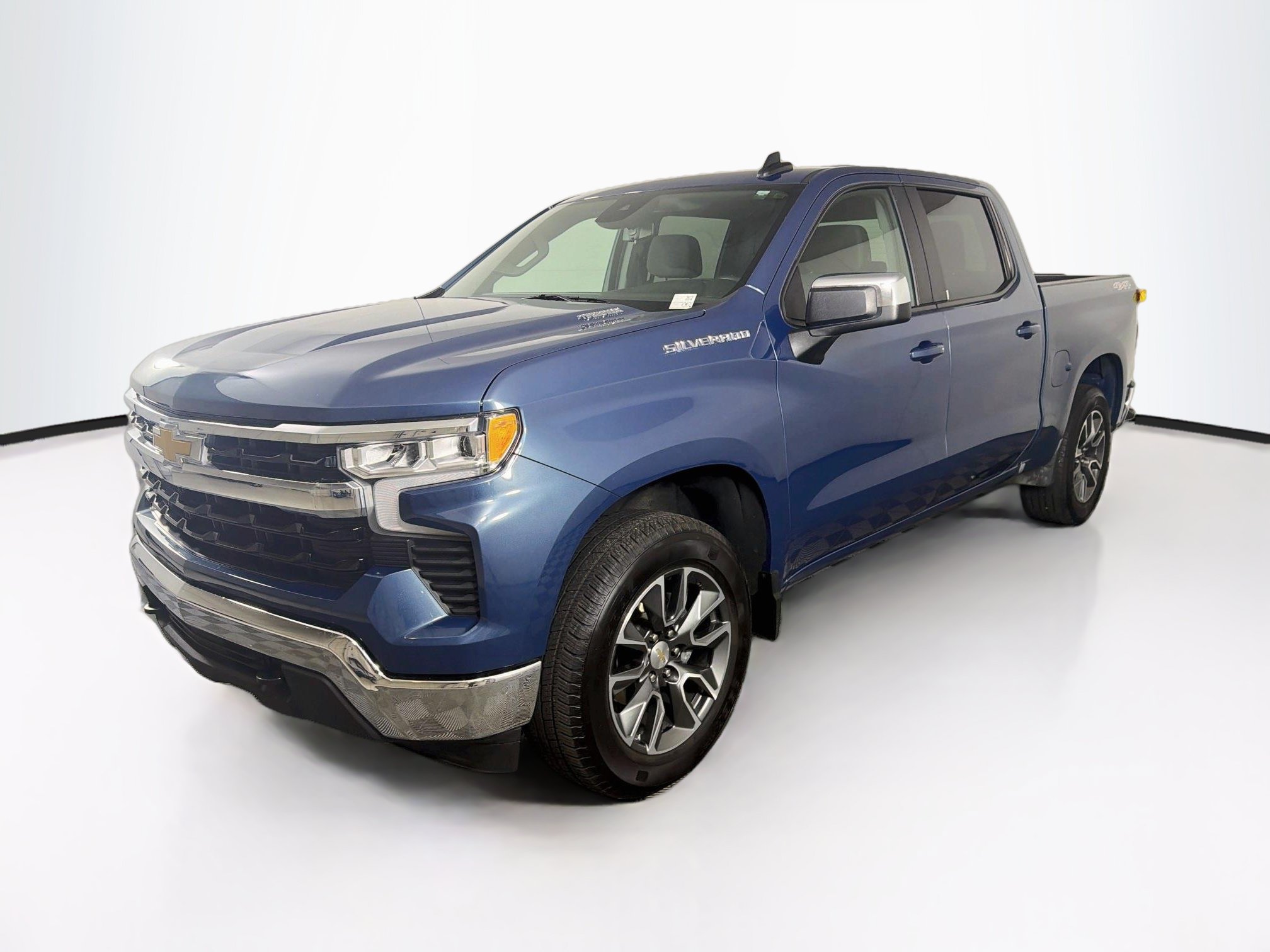 Used 2024 Chevrolet Silverado 1500 LT AWD/4WD image 3