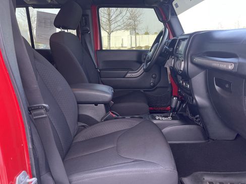 Used 2014 Jeep Wrangler Unlimited Sport image 31