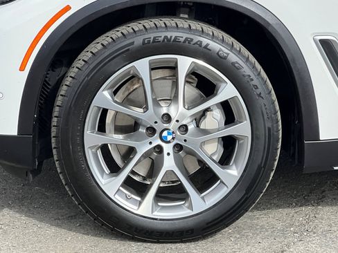 Used 2022 BMW X5 xDrive40i w/ Parking Assistance Package image 27