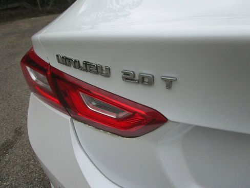 Used 2016 Chevrolet Malibu Premier w/ Driver Confidence Package II FWD image 11