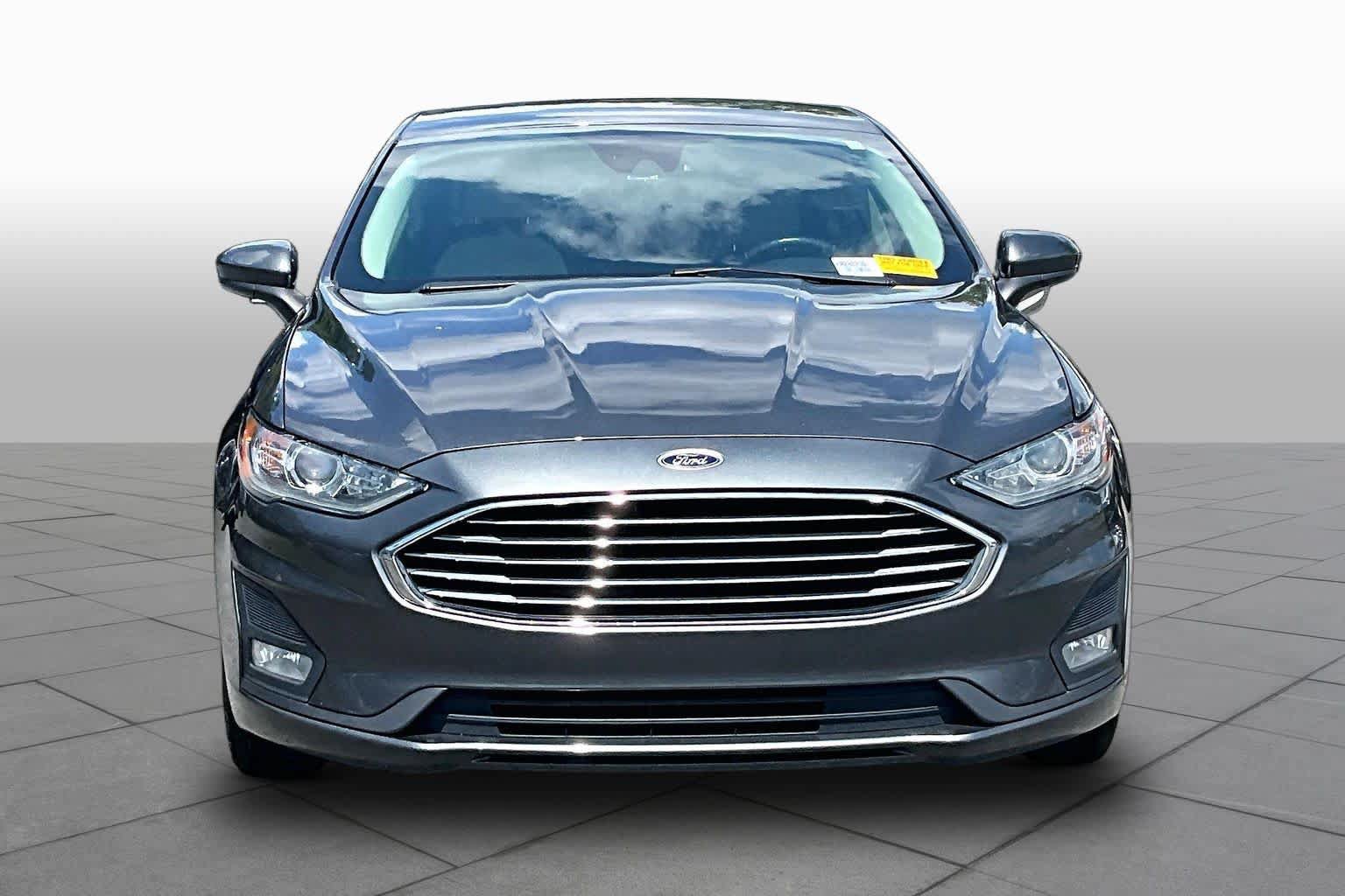 Used 2019 Ford Fusion SE w/ Equipment Group 151A FWD image 4