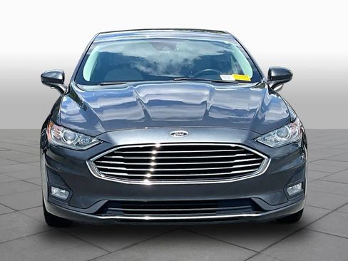 Used 2019 Ford Fusion SE w/ Equipment Group 151A FWD image 4