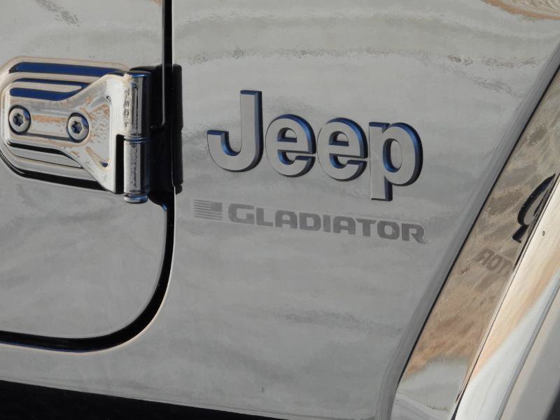 Used 2023 Jeep Gladiator Willys AWD/4WD image 5