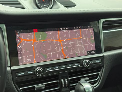 Used 2020 Porsche Macan S image 40