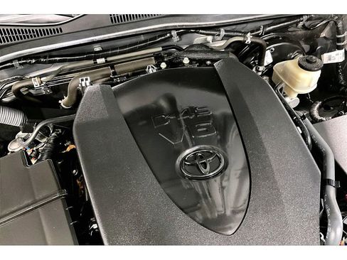 Used 2017 Toyota Tacoma SR5 w/ Tow Package image 31