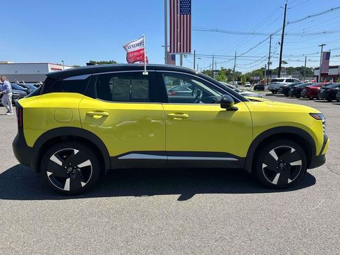 Used 2025 Nissan Kicks SR AWD/4WD image 4