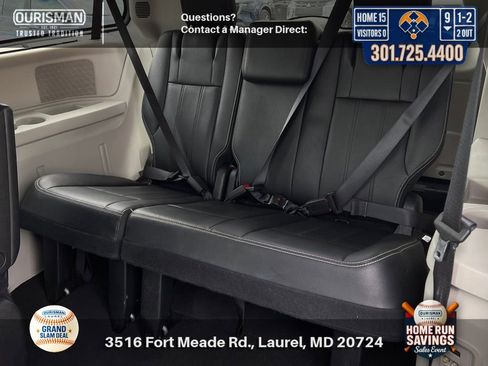 Used 2016 Chrysler Town & Country Touring-L FWD image 18