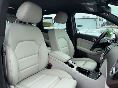 Used 2017 Mercedes-Benz B 250e image 31