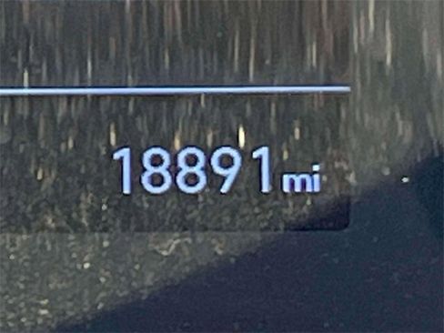 Used 2022 Hyundai Venue Limited image 26