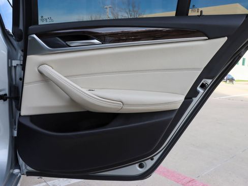 Used 2017 BMW 540i xDrive image 11