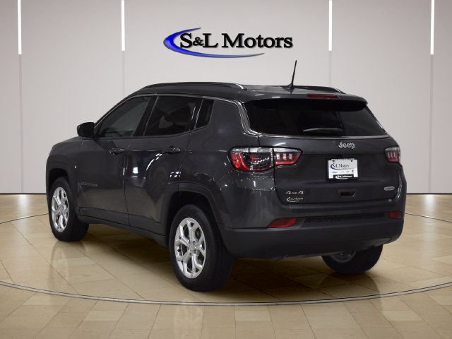 Used 2024 Jeep Compass Latitude AWD/4WD image 5