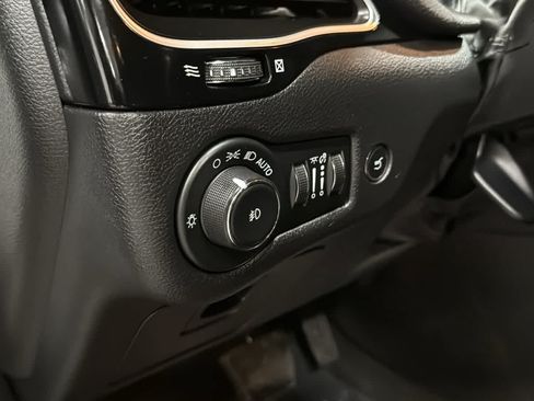 Used 2020 Jeep Cherokee Latitude Plus AWD/4WD image 23
