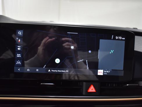 Used 2025 Kia Carnival SX Prestige image 23