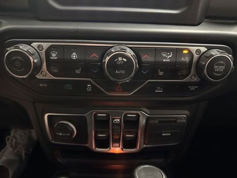Used 2023 Jeep Wrangler Unlimited w/ Cold Weather Group AWD/4WD image 39